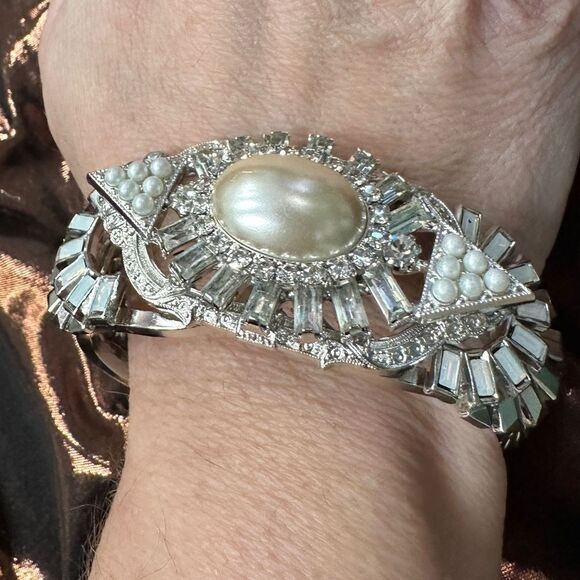 Elizabeth Cole Statement Bracelet – Vintage Glamour & Elegance Silver and Pearl - Picture 10 of 17